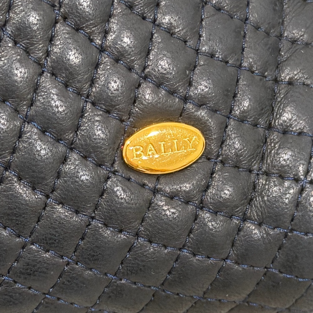 Bally Navy Quilted Leather Shoulder Bag With Gold Chain Strap- Like New! - Picture 3 of 11